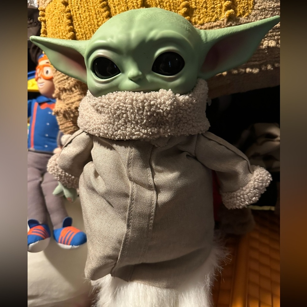 Mattel Star Wars The Mandalorian Grogu Plush Toy, Squeeze & Blink Character